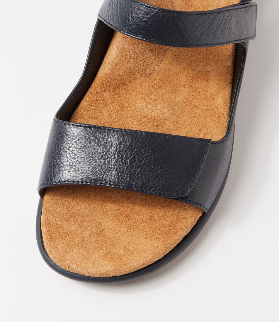 Ziera Benji XW Leather Sandal - Black / Black (view 5)